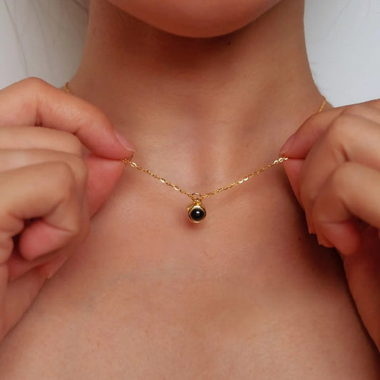 PROJEKTIONSHALSBAND MED PERSONLIGT FOTOHÄNGE